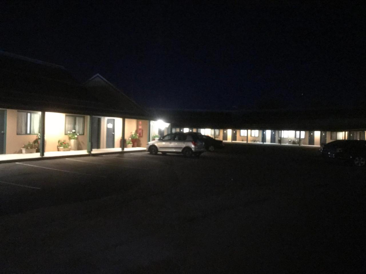The Bakehouse Motel Goulburn Exteriör bild
